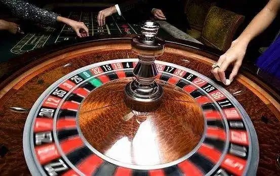 foebet ဂိမ်းလော်ဘီ Slots Arcade Table Games Myanmar ကစားသမားများ ဂိမ်းရွေးချယ်နေသောပုံ