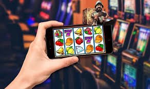 foebet Live Casino Baccarat Roulette Myanmar ကစားသမားများ Real Dealer ဖြင့် ကစားနေသောပုံ